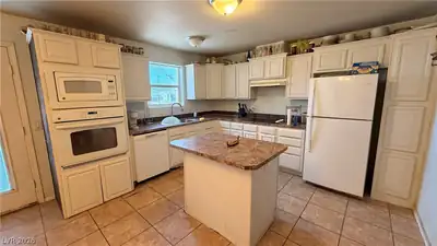 855 Spring Road Kitchen