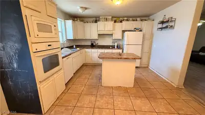 855 Spring Road Kitchen