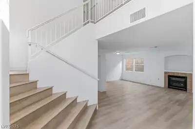 4321 Coyote Crest Court Living Room