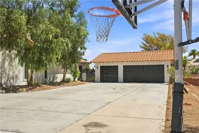 7744 Rancho Destino Road Parking