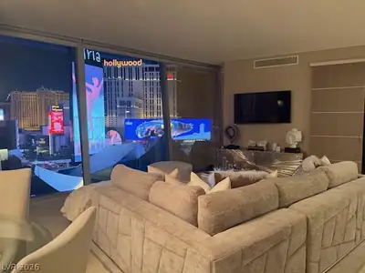 3722 South Las Vegas Boulevard 807 Living Room