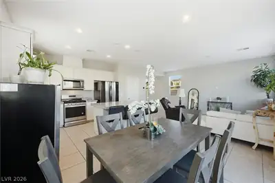 4707 Agave Cactus Street Dining Area