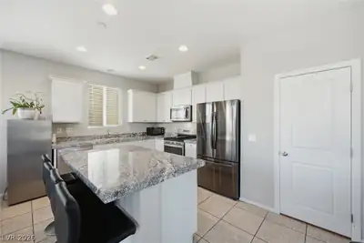 4707 Agave Cactus Street Kitchen