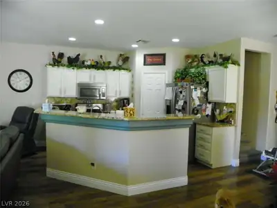6233 Ordaz Avenue 103 Kitchen