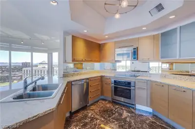 222 Karen Avenue 1807 Kitchen