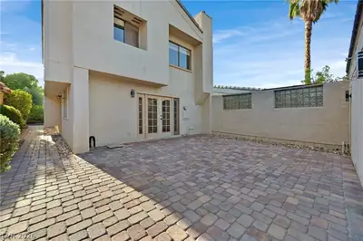 3031 East Bel Air Drive Courtyard