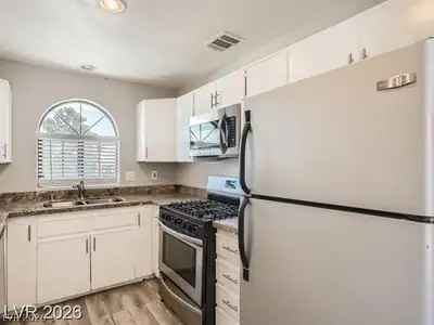 1411 Santa Margarita Street H Kitchen