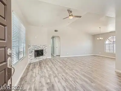 1411 Santa Margarita Street H Living Room
