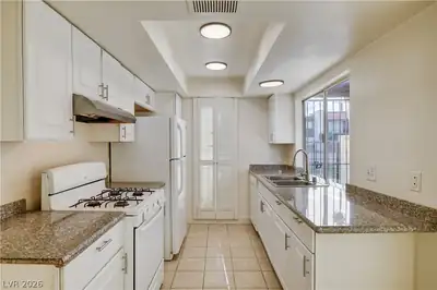 1405 Vegas Valley Drive 229 Kitchen