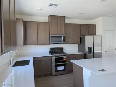 5887 Park Row Street Kitchen