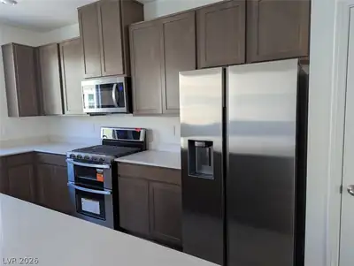 5887 Park Row Street Kitchen