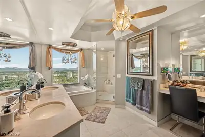 322 Karen Avenue 4207 Primary Bathroom