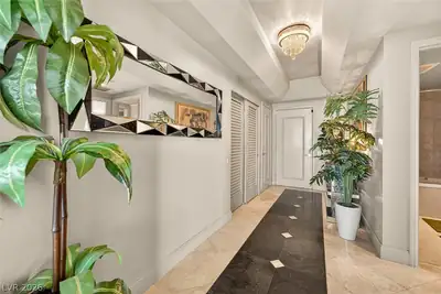 322 Karen Avenue 4207 Entrance Foyer