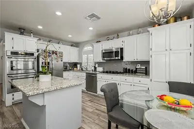 9824 Cactus View Avenue Las Vegas, NV 89117