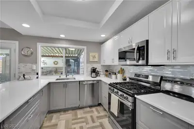 233 Innsdale Court Kitchen