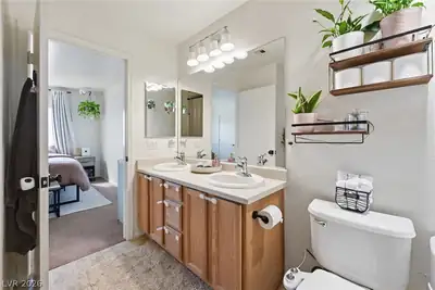 5339 Aurora Beam Avenue Primary Bathroom