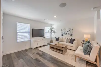 998 Desert Spruce Street Living Room