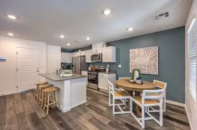 998 Desert Spruce Street Kitchen