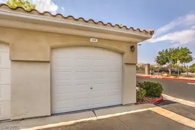 1510 Ruby Cliffs Lane 101 Garage