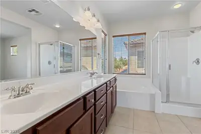 8396 Waylon Avenue Primary Bathroom
