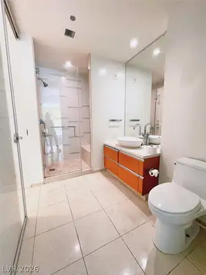 3726 Las Vegas Boulevard 2907 Bathroom