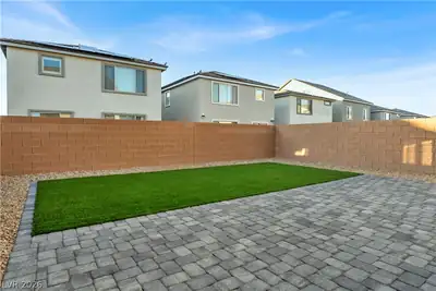 5772 Avondale Rise Way Yard
