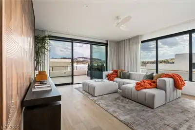 1532 Pleasant Bay Court Living Room