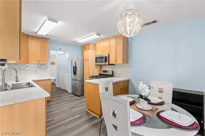 6905 Coral Rock Drive Kitchen