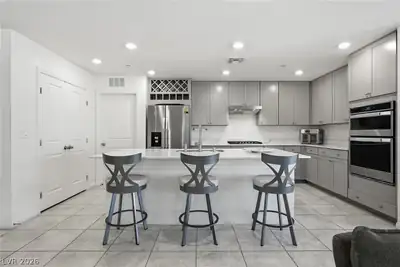 8370 Vinamala Avenue Las Vegas, NV 89149