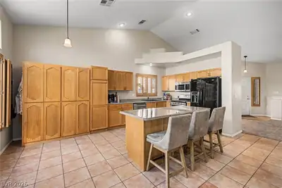 7632 Twisted Pine Avenue Kitchen