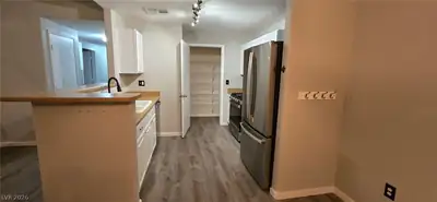 8250 North Grand Canyon Drive 1084 Kitchen