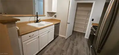 8250 North Grand Canyon Drive 1084 Kitchen