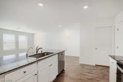1144 Scarlet Sparrow Street Kitchen