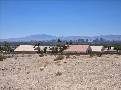 255 Vista Valley Street Las Vegas, NV 89110