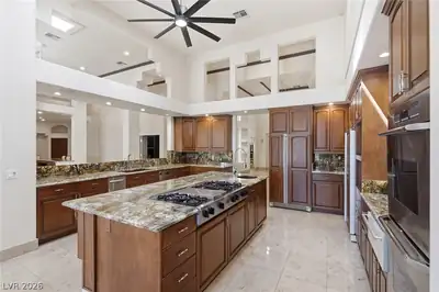 2212 Chatsworth Court Kitchen