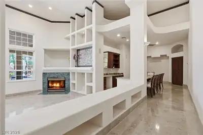 2212 Chatsworth Court Living Room