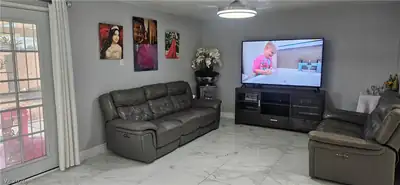 1221 Jefferson Avenue Living Room