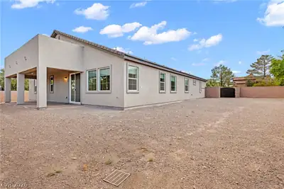 625 Robin Lane Yard