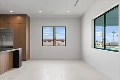 470 East Paradise Hills Drive Dining Area