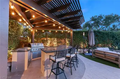 9429 Garnet Crown Avenue Patio