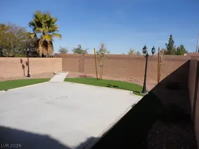 7018 Pacific Coast Street Yard