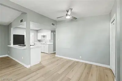104 Stanford St Street Dining Area