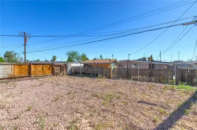 104 Stanford St Street Yard