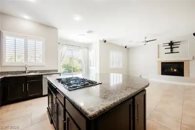 7270 Elessar Avenue Kitchen