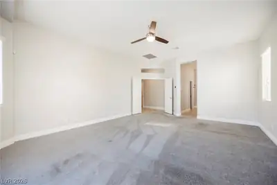 7270 Elessar Avenue Bedroom