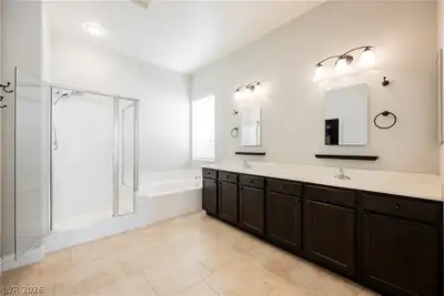 7270 Elessar Avenue Primary Bathroom