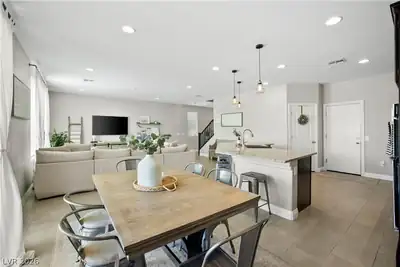 7204 Site Street Dining Area