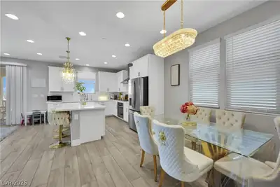 2252 Bird Of Prey Street Dining Area