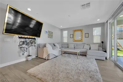 2252 Bird Of Prey Street Living Room