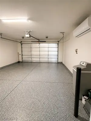 5608 Andes Mountain Avenue Garage